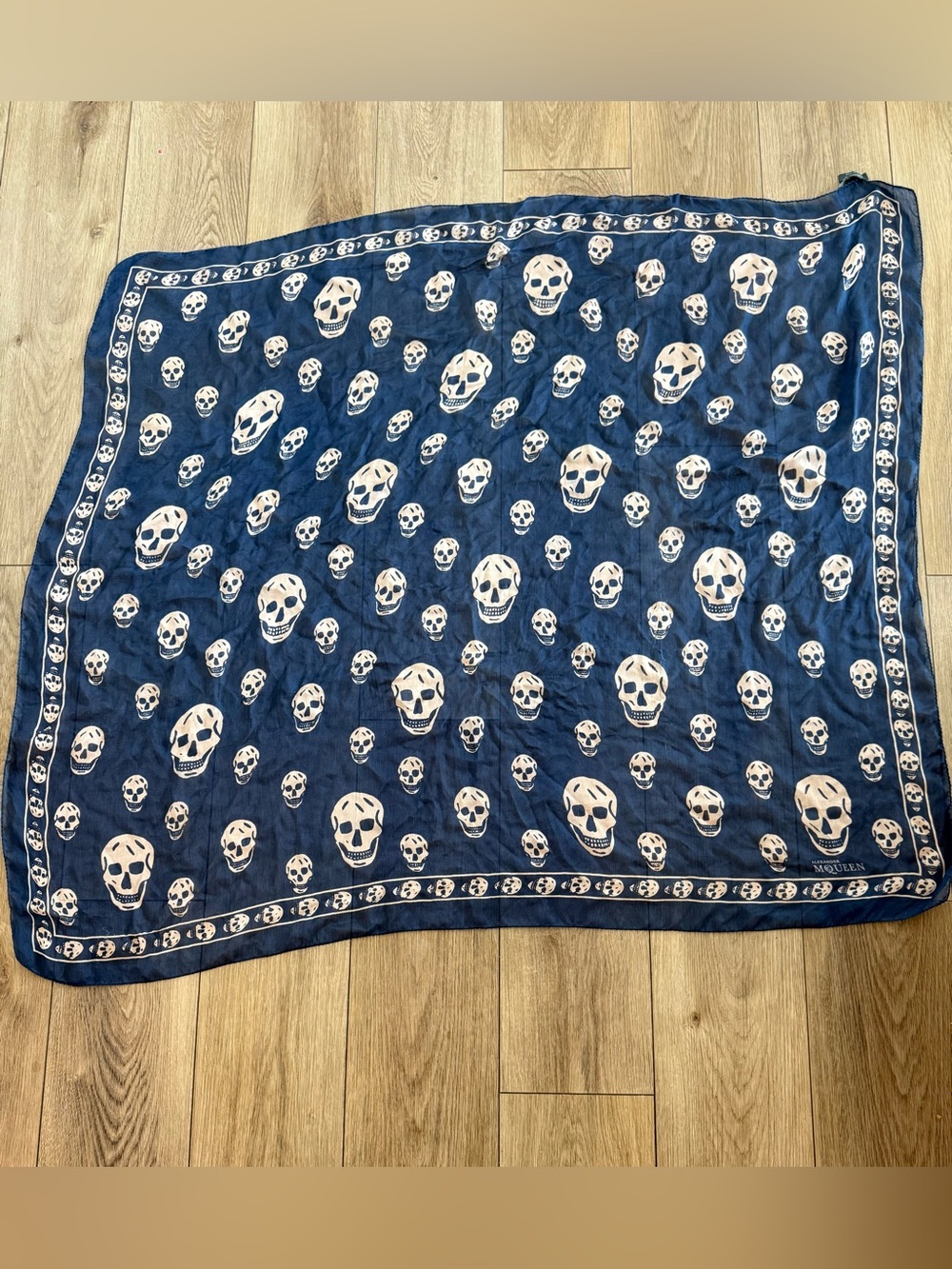 AlexanderMcqueen 100% silk wrap / scarf blue white skulls
